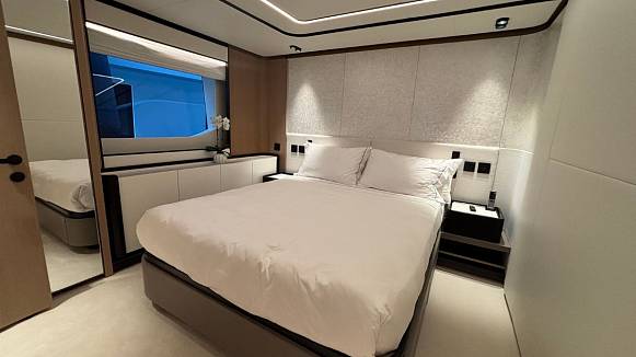 Яхта MAJESTY 112 TERRACE