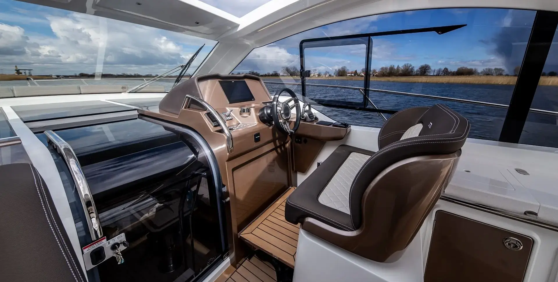 Яхта GALEON 405 HTS