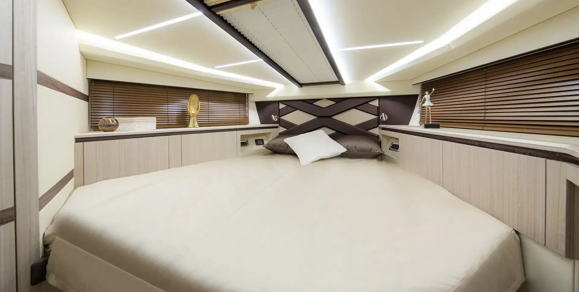 Яхта GALEON 405 HTS