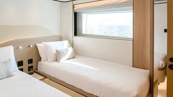 Яхта MAJESTY 100 TERRACE