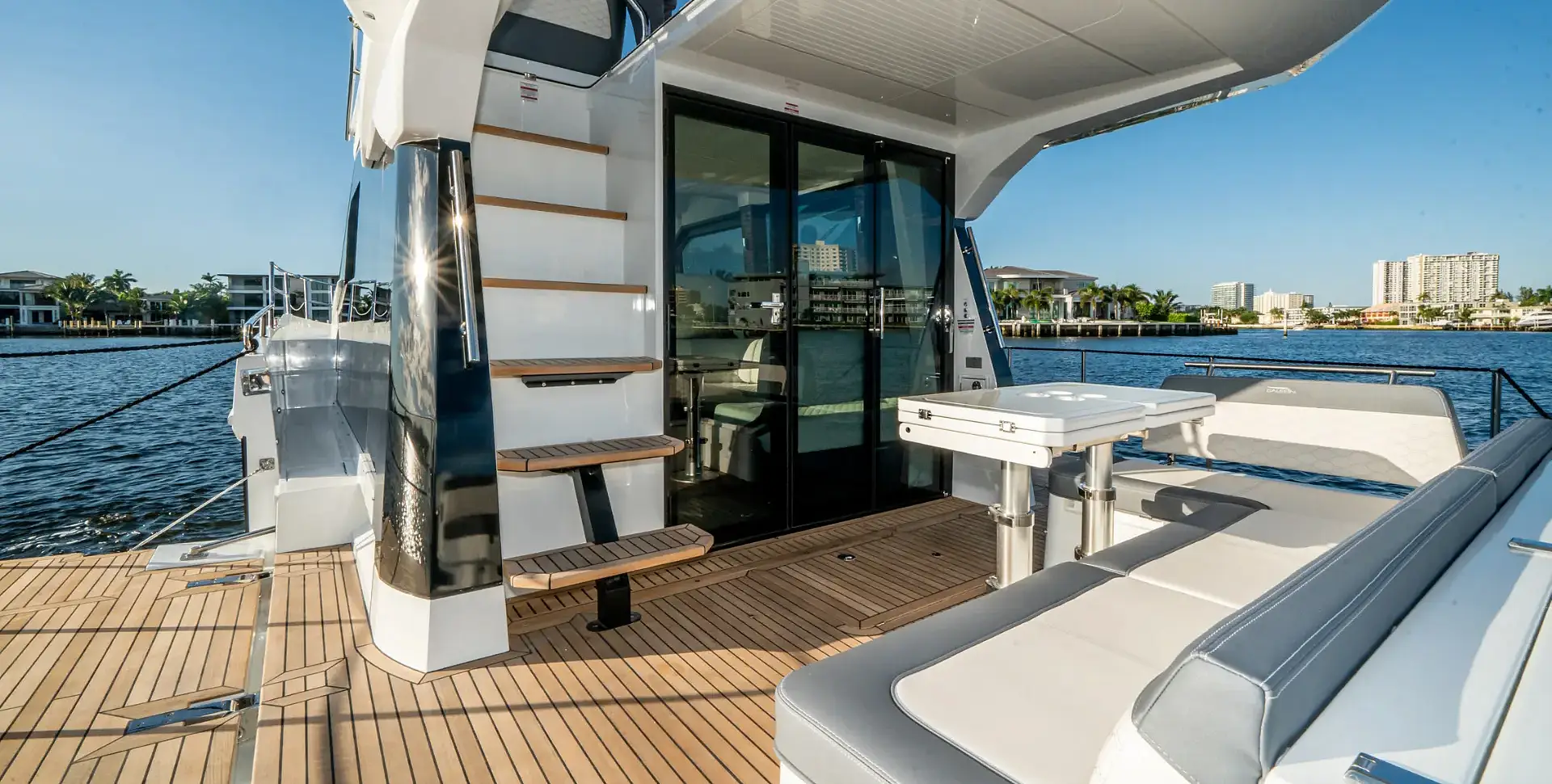 Яхта GALEON 400 FLY