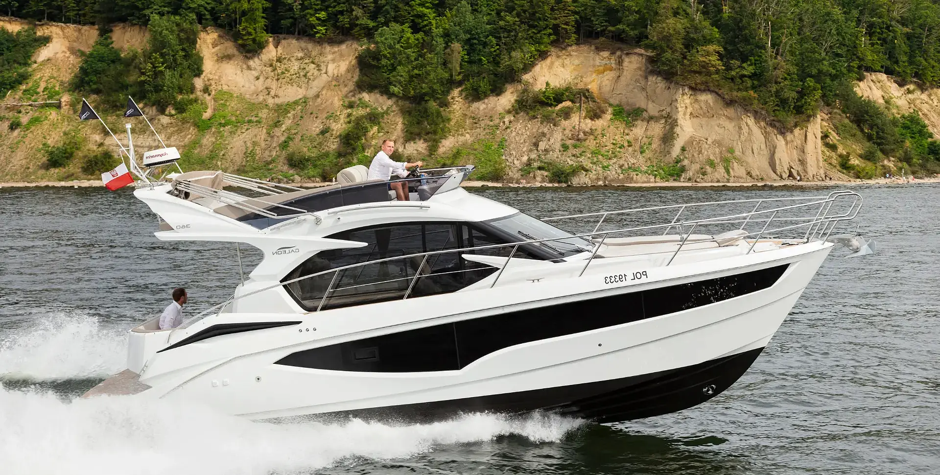 Яхта GALEON 360 FLY