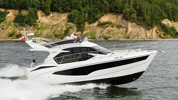 Яхта GALEON 360 FLY