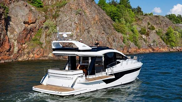 Яхта GALEON 470 SKY