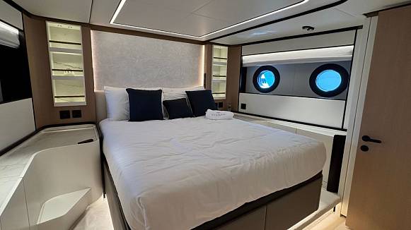 Яхта MAJESTY 112 TERRACE
