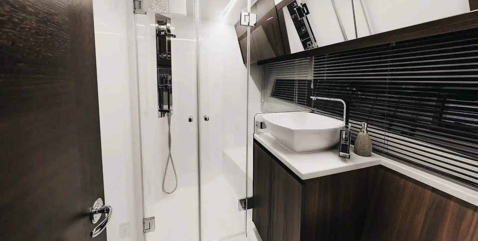 Яхта GALEON 425 HTS