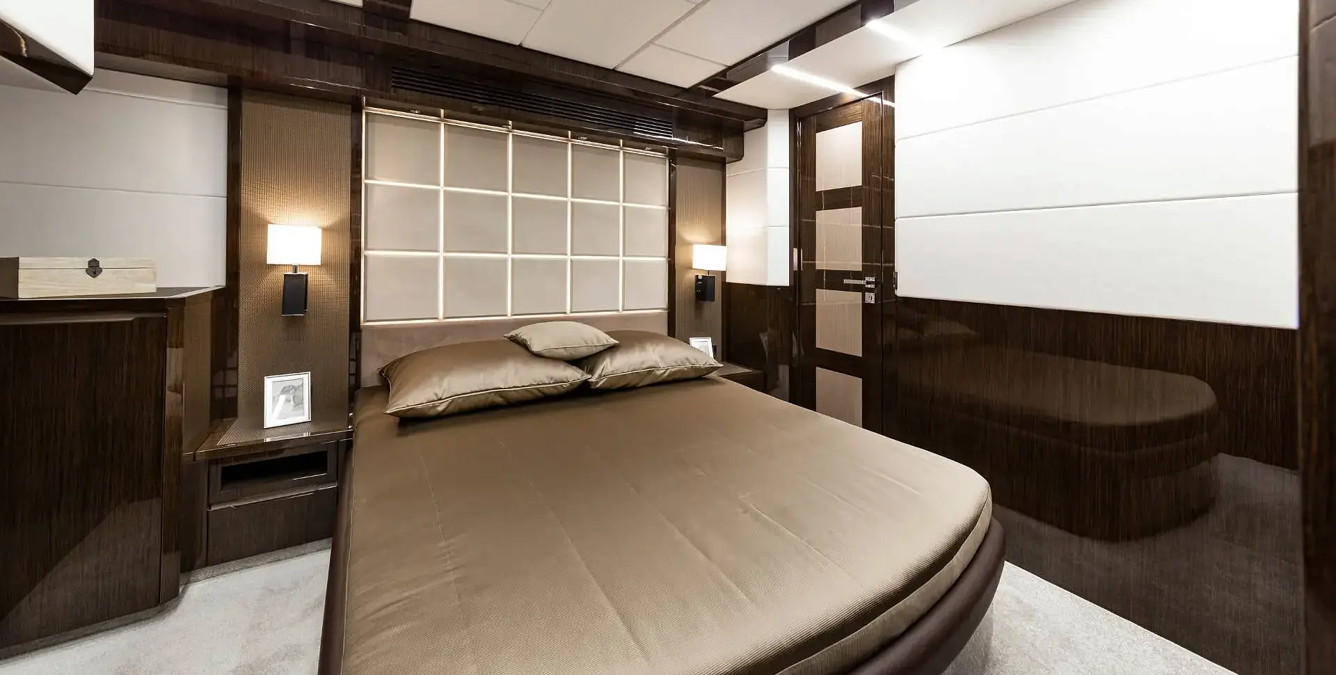 Яхта GALEON 640 FLY
