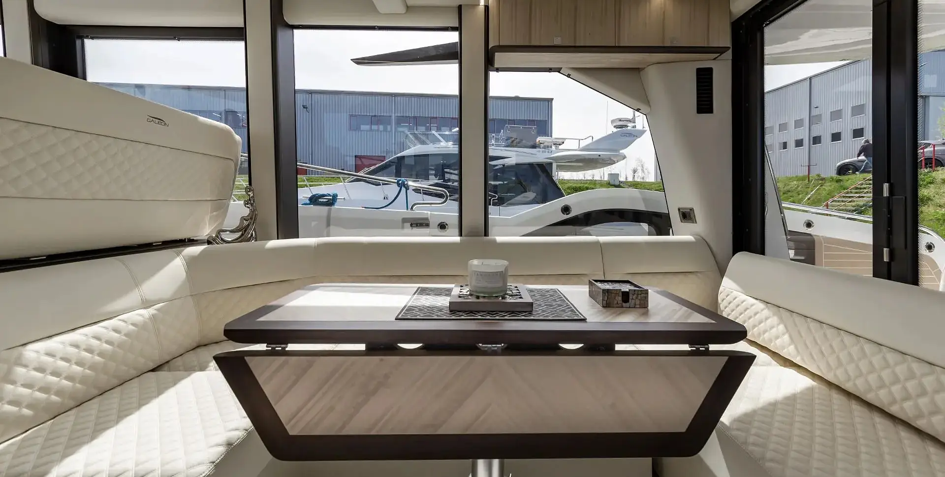 Яхта GALEON 440 FLY