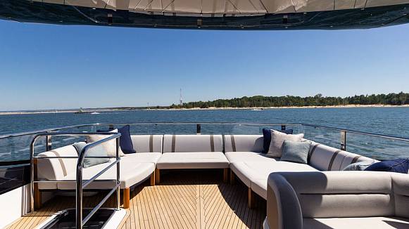 Яхта GALEON 620 FLY