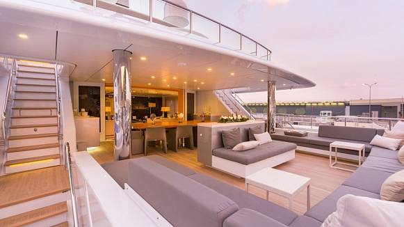 LOON yacht