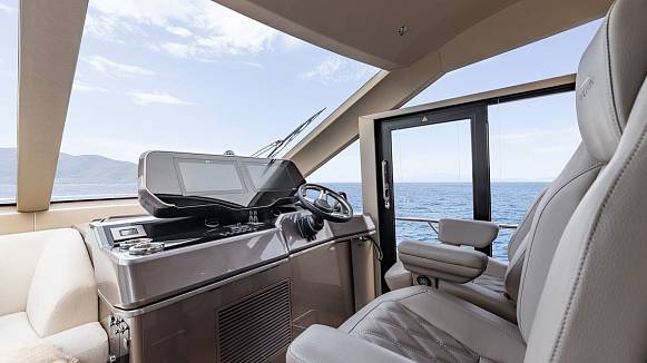 Яхта GALEON 620 FLY
