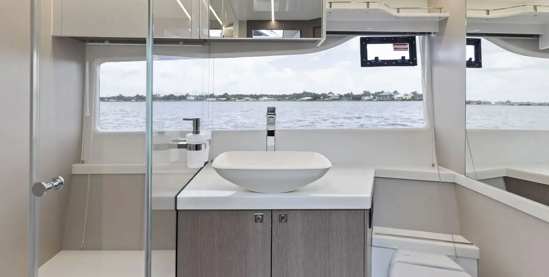 Яхта GALEON 450 HTC