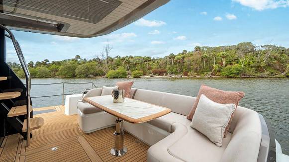 Яхта GALEON 520 FLY