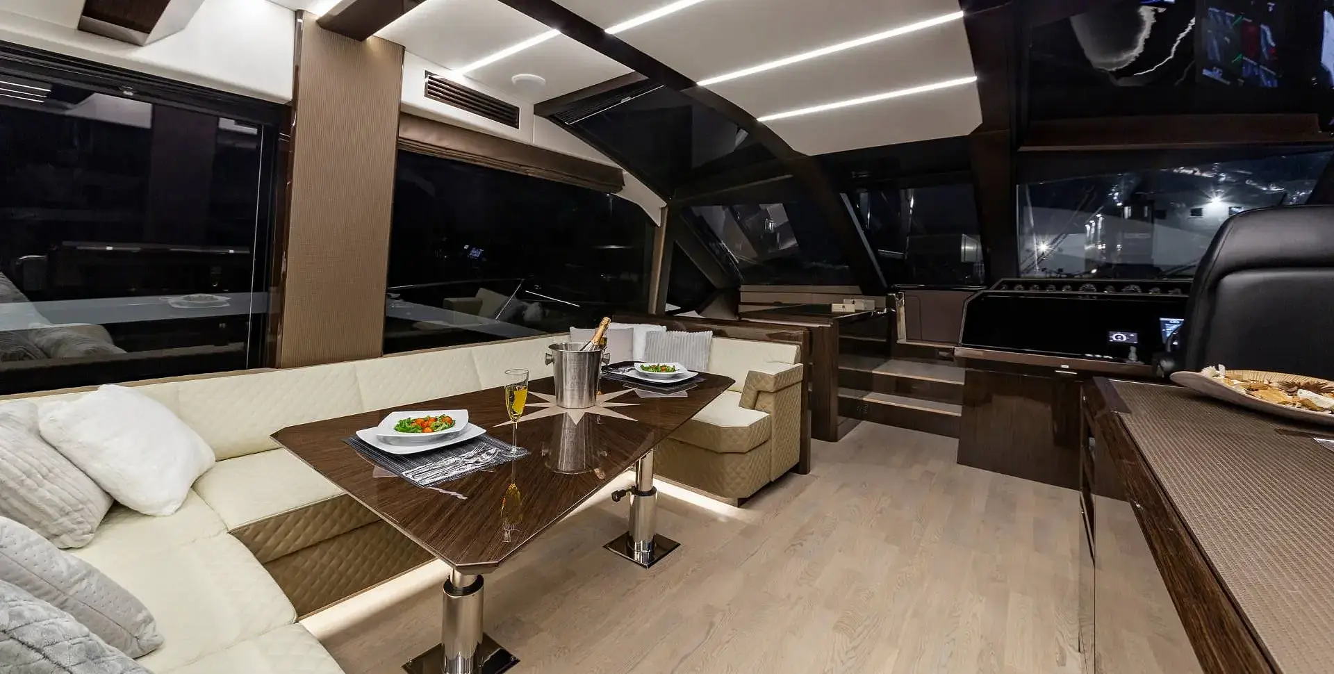 Яхта GALEON 640 FLY