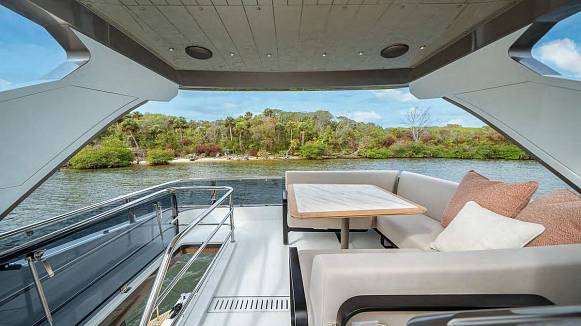 Яхта GALEON 520 FLY