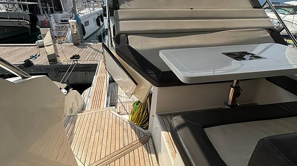 Яхта GALEON 445 HTS