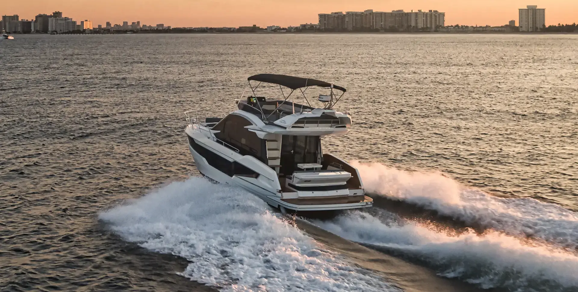 Яхта GALEON 400 FLY