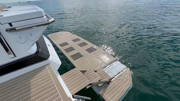 Яхта GALEON 400 FLY