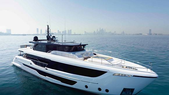 Яхта Majesty 111