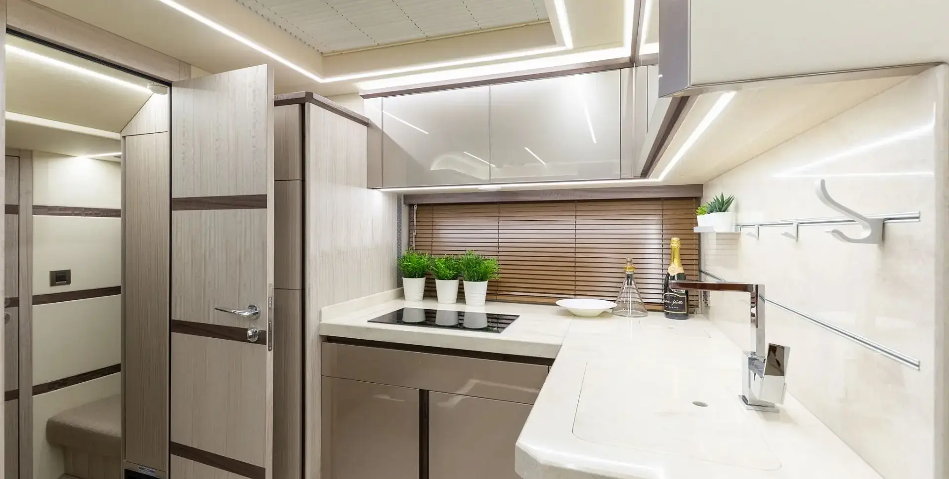 Яхта GALEON 405 HTS