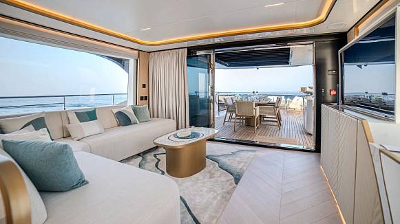 Яхта MAJESTY 100 TERRACE