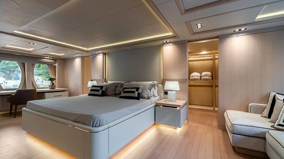 JAZ yacht