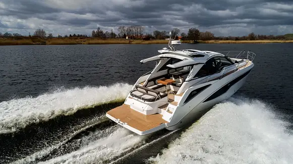 Яхта GALEON 405 HTS