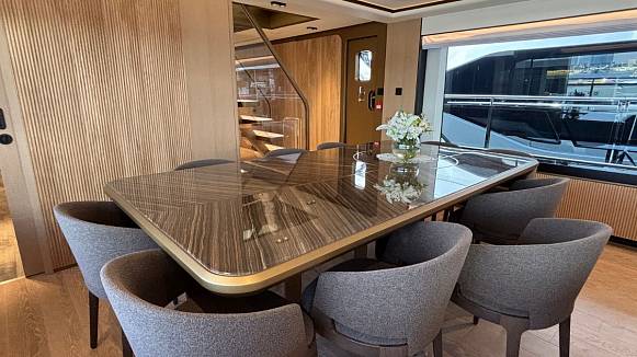 Яхта MAJESTY 112 TERRACE