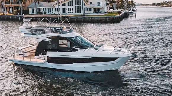 Яхта GALEON 400 FLY