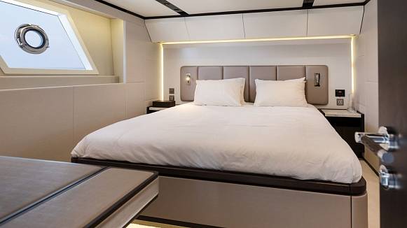 Яхта Majesty 62