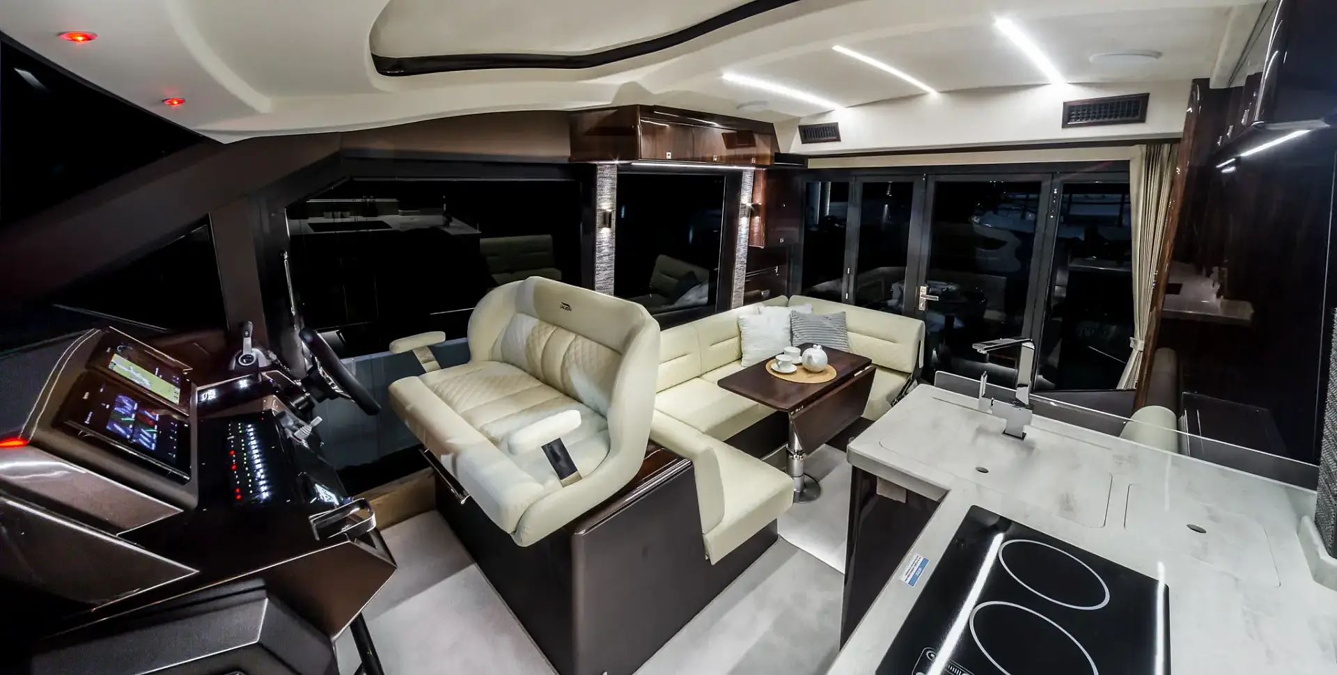Яхта GALEON 410 HTC
