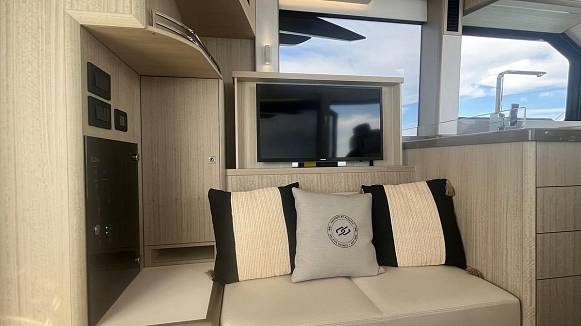 Яхта GALEON 400 FLY