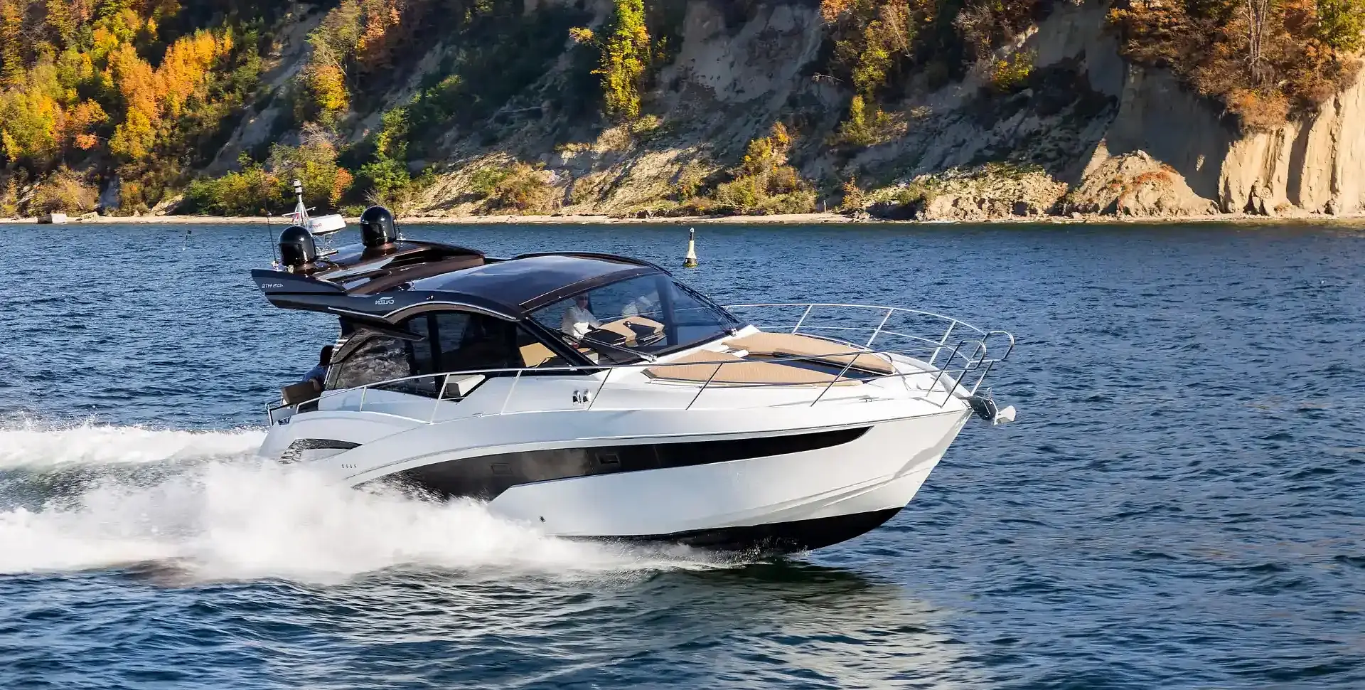 Яхта GALEON 425 HTS