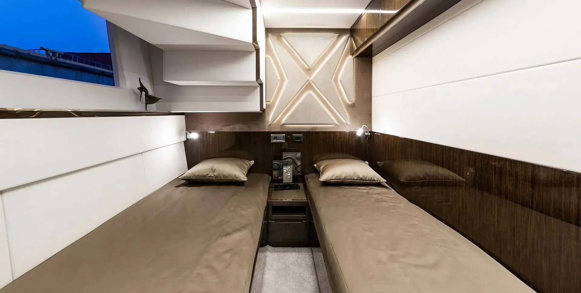 Яхта GALEON 640 FLY