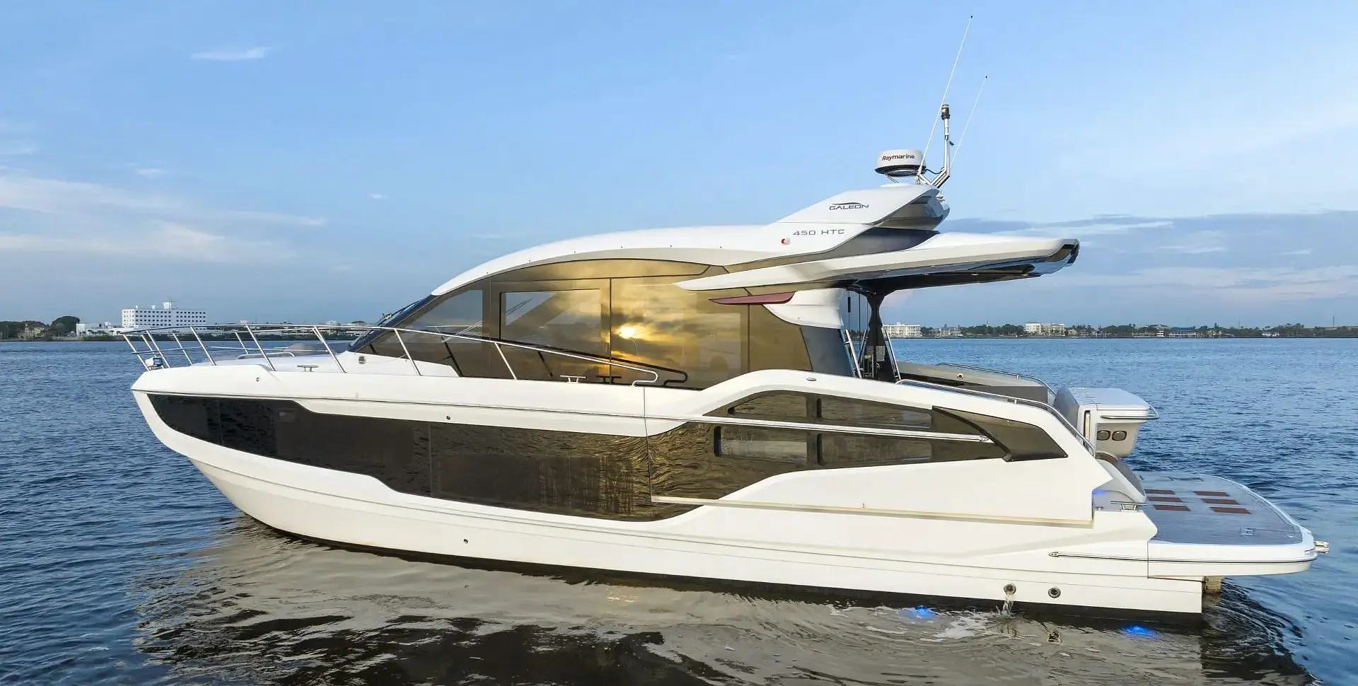 Яхта GALEON 450 HTC