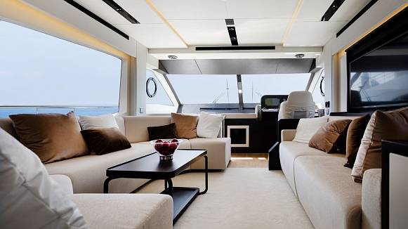 Яхта Majesty 62