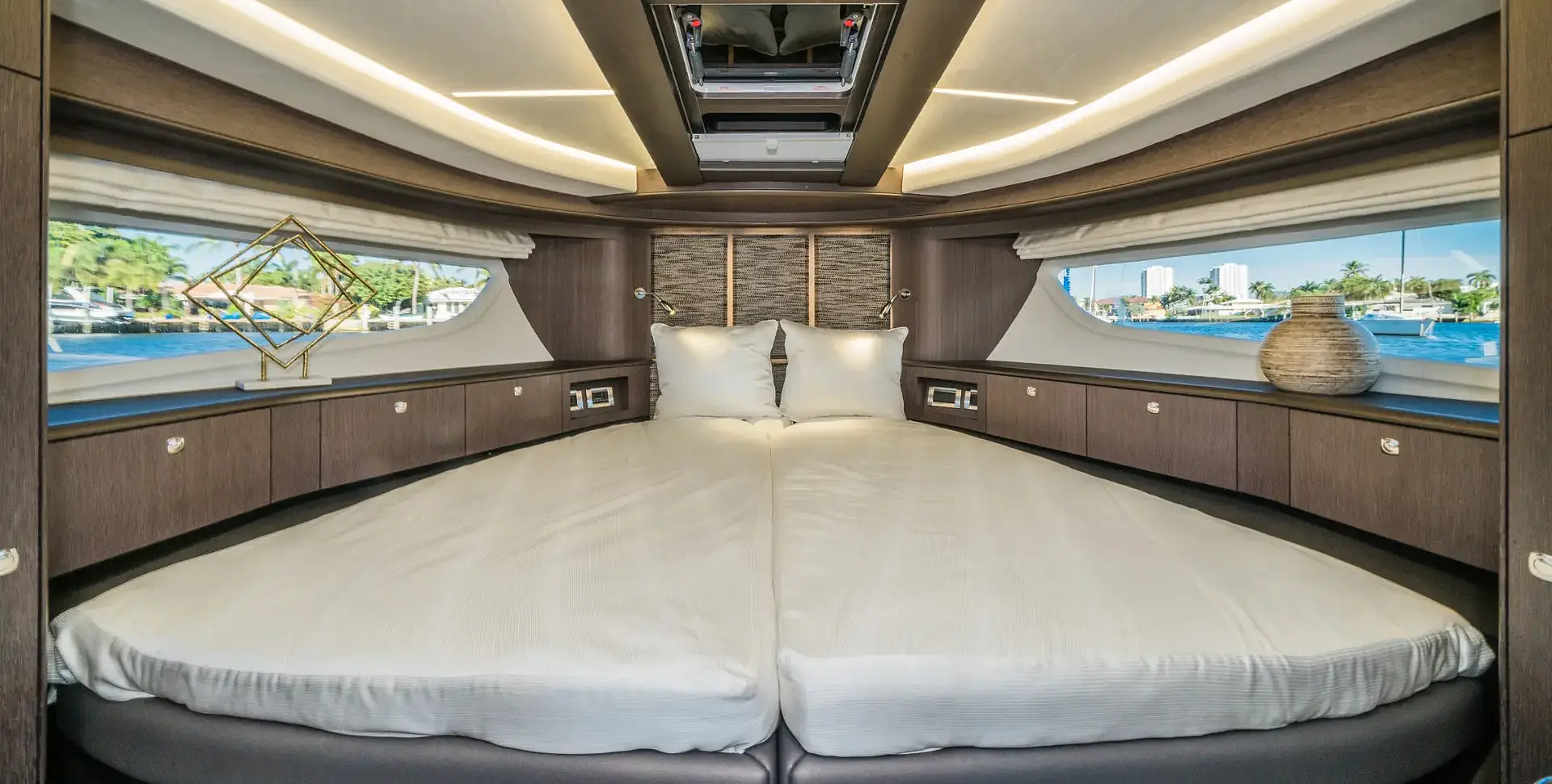 Яхта GALEON 400 FLY