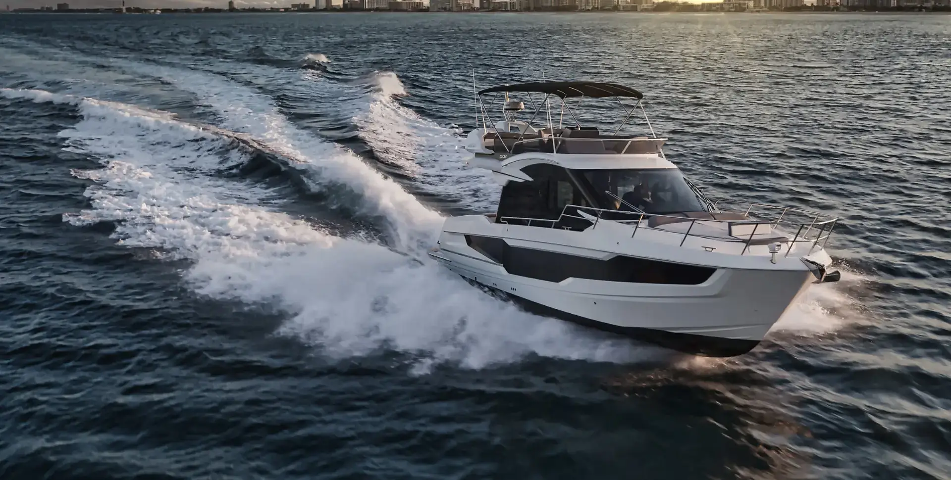 Яхта GALEON 400 FLY