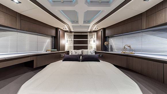Яхта GALEON 510 SKY
