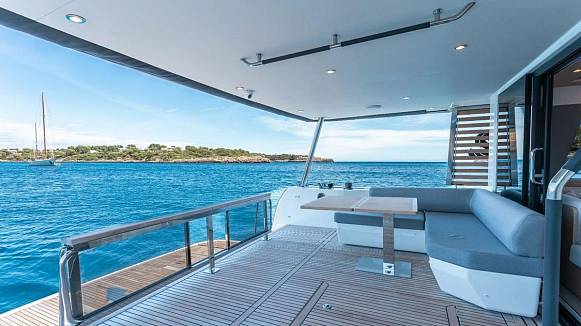 Яхта GRAND TRAWLER 62
