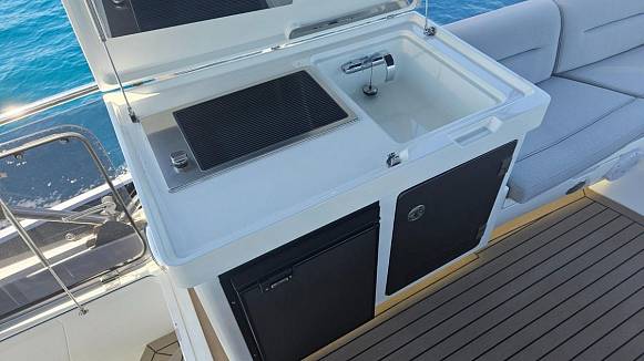 Яхта GALEON 440 FLY